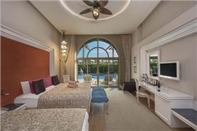 Lagoon room